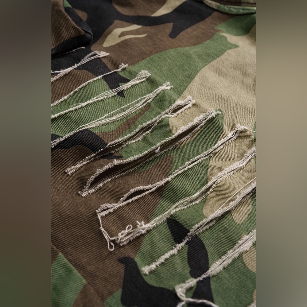 047. Micas Camo Destroyed Cargo Shorts - Picture 6 of 7